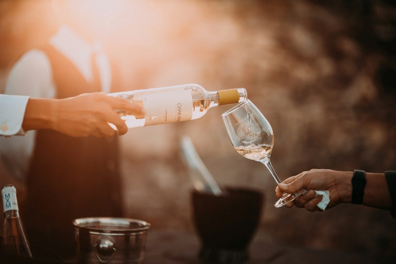 service verre de vin couché de soleil